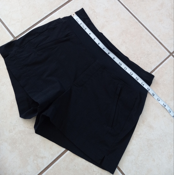 Athleta Trekkie North 3" Short Black 4 - Picture 13 of 16